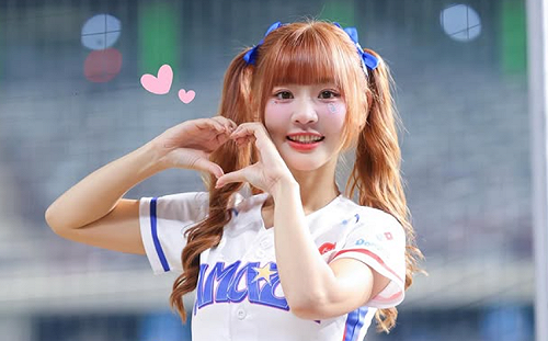 小映登WBC花絮！「朝鏡頭揮拳」萌翻球迷：吃可愛長大