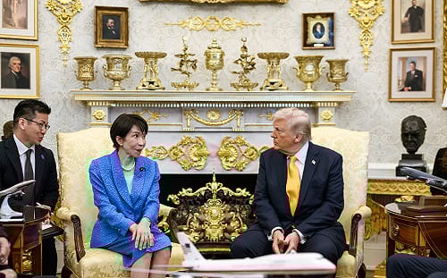 突襲伊朗未先知會盟友？川普提「珍珠港事件」讓高市早苗尷尬微笑