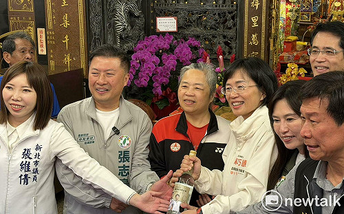 李洋媽媽驚喜現身送「金牌高粱」 蘇巧慧帶動綠中和議員有望3席全上 