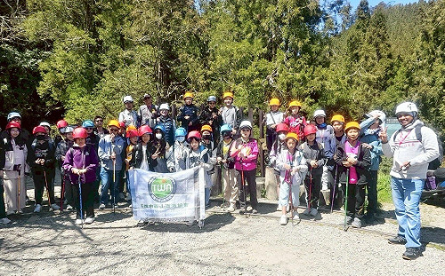 高雄三國小挑戰山野   畢業生聯手勇闖兩千公尺高山