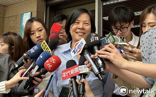 直播爆高虹安拿700萬  前白營高層秀圖力挺李貞秀：柯文哲要不要說清楚？