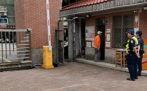 新北國中學姊霸凌學妹引眾怒！網友號召到校陳情 出動9警戒護