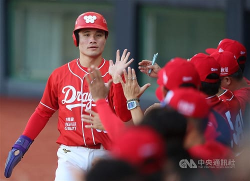 龍隊李凱威複數年約最長8年　總值最高達1億元