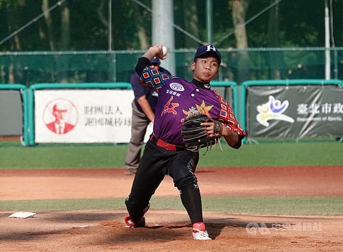 謝國城盃台東紅葉林劭投打俱佳　總教練譽四拍子