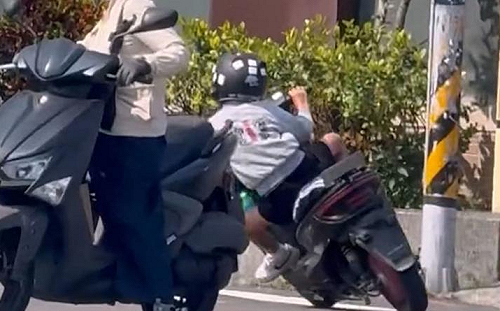台中小六生騎微型電動車各種違規！網：常逼車還罵髒話比中指