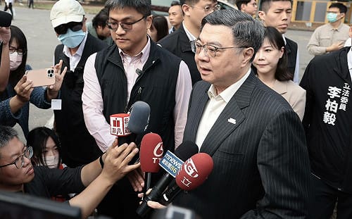 將軍審國防特別條例落淚 卓榮泰：有媒體用「鱷魚眼淚」我非常憤恨 