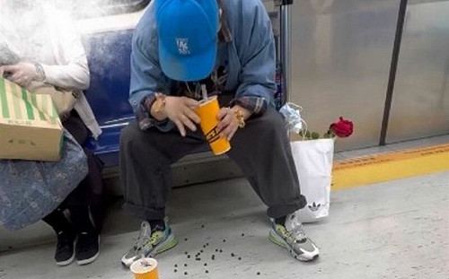 北捷車廂內喝珍奶還狂吐珍珠！超噁行徑將挨罰  網友指認：是慣犯