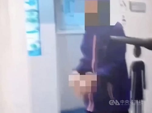 北捷中山站地下街婦人持刀要削水果　遭警攔查制止