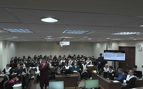 (影)法庭影像曝 柯文哲批檢邪惡 檢察官一席話網感動：真法律人！這才叫公平正義