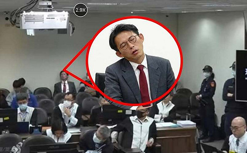 柯文哲法庭影像瘋傳  律師：被檢察官打臉、黃國昌打瞌睡醜態盡出  自取其辱