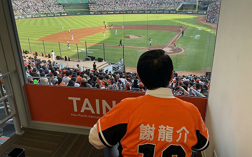 亞太棒球場攤商招標爭議 謝龍介爆：黃偉哲是滿腦子是錢的大外行