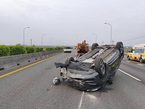 國1台南下營路段3車追撞　1人受傷送醫