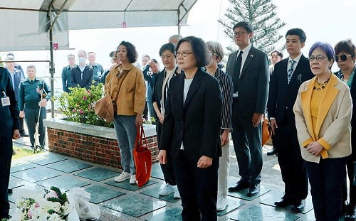 清明致意李登輝、史明  蔡英文：不斷提醒要守護這塊土地價值