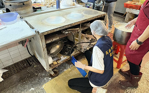 清明節食用春捲疑食物中毒   高雄9醫院通報67患者就醫