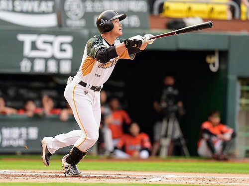 王柏融睽違2885天單場雙響砲　感謝秋哥讓他轉念