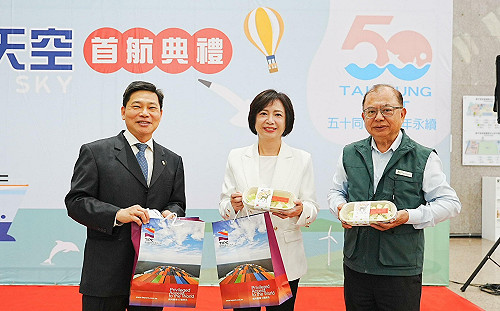 睽違七年！「島嶼天空號」郵輪首航台中港 何欣純親迎國際客