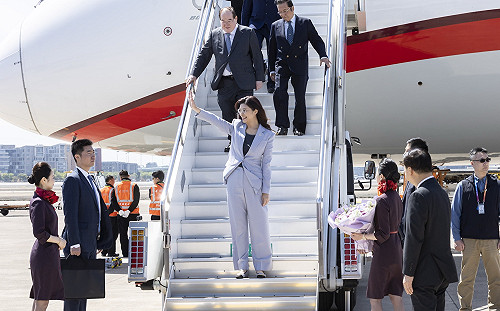 美國武器還是中國友誼? 鄭麗文訪中 CNN：伊戰事牽動台灣「美中路線」辯論