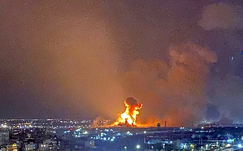 停火前猛轟! 發射逾百枚飛彈 美、以空襲伊朗重水反應堆、鋁廠