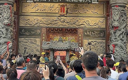 白沙屯人潮擠爆　疾管署詳列「戶外防疫清單」：這4件事不能做　