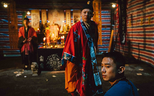 《死亡之握：鬼牽手》爆血光之災？初孟軒「磕頭爆血」嚇壞全場演員