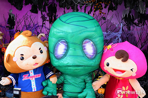 《英雄聯盟》萬聖派對不中斷  惡「摩」雕像再展10天！