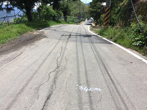 台中梨山路平作業ING  明起福壽路雙向管制
