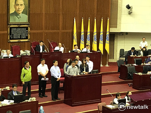 一日雙塔收受私人餽贈30萬？柯文哲：負責騎車 其他不知