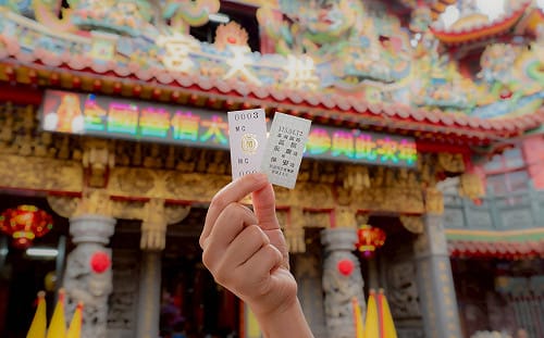 交通部應援白沙屯媽祖！進香途中發放「勇字車票」與「保平安貼布」各 5000份