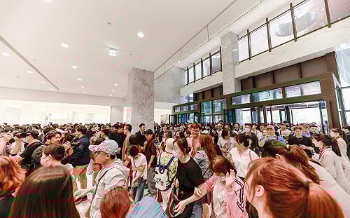 (影)到台中客運班班客滿的原因 盧秀燕：進香前先來逛漢神洲際購物廣場