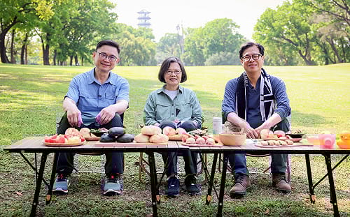 蔡英文、陳其邁合體賴瑞隆    高雄果嶺公園健行野餐趣