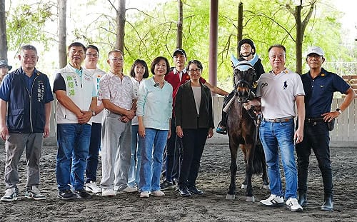 「純琴姐妹」再同框！何欣純邀蕭美琴關懷馬術治療與文資保存