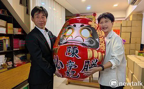 日本高崎市農政團隊贈達摩力挺陳亭妃　深化台日農業與觀光交流