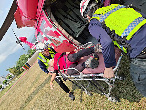 攀登馬博橫斷　協作失聯4天自行脫困直升機送下山