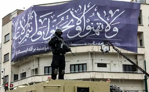 (影) 伊朗巴斯基部隊接連遇襲! 檢查站反成打擊目標 「他」也被刺17刀身亡