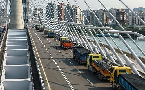 擅闖淡江大橋施工地還拍片！公路局：必要時依法處理