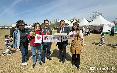 黃偉哲回訪韓國平澤市長  參加花朵郊遊慶典行銷臺南鳳梨