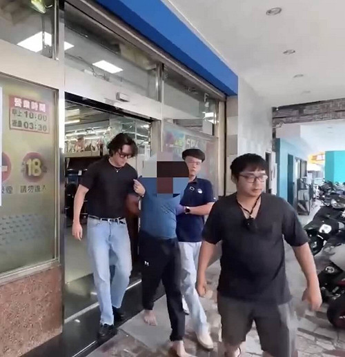 男到台南某銀樓佯裝購金卻搶奪　警高雄逮人送辦