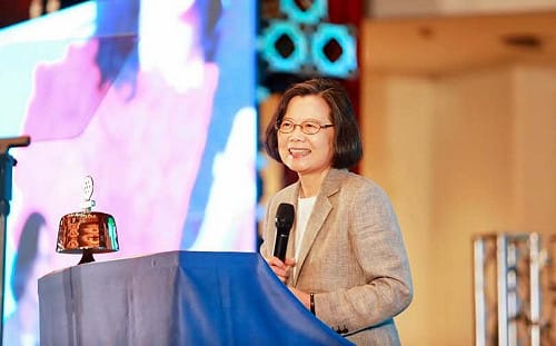 蔡英文出席扶輪社3482地區年會　強調台灣民主韌性、籲團結合作因應全球變局