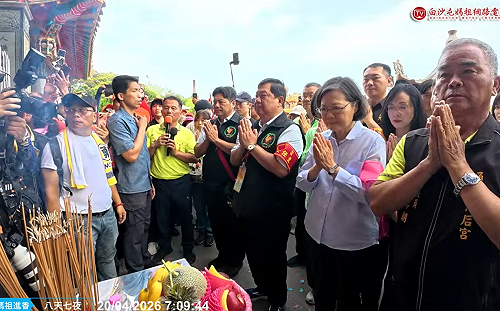 蔡英文現身通霄！陪白沙屯媽祖換轎回鑾 沿途信眾激動狂拍