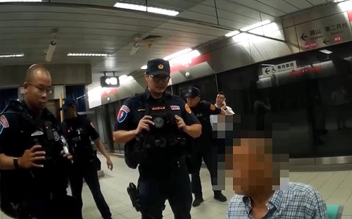 高雄捷運老翁亮刀恐嚇！只因嫌乘客太吵  依恐嚇公眾罪嫌送辦