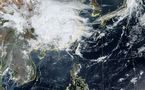 要變天了！明起「春雨＋東北季風」靠近  雨區由北往南擴大