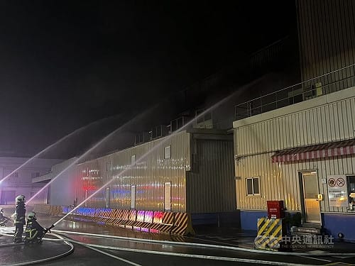 台中統一倉儲凌晨火警無人傷　環保局監測空品