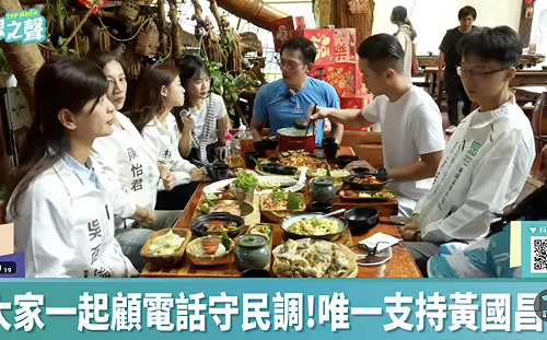 黃國昌騎車環新北衝民調  用餐先問茹素參選人：有素的可以吃？