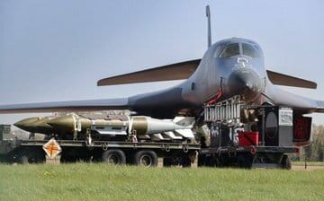 (影) 大攻擊前兆! 美要在伊公民速撤 大批戰機調中東 網：談判破裂就開轟