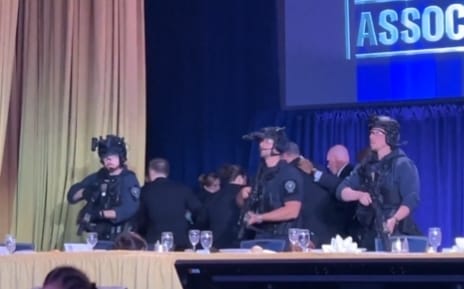 白宮記者聯誼晚宴驚傳槍響！川普及政要緊急撤離 FBI全面追查