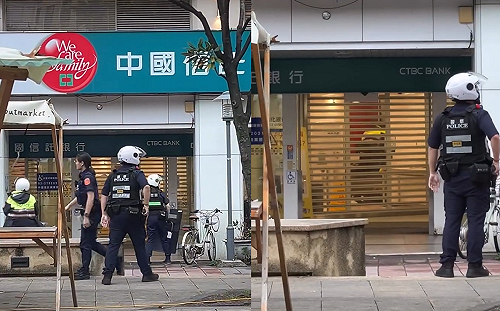 德撲冠軍搶銀行被諷「夕陽產業」！網：這是守住老手藝