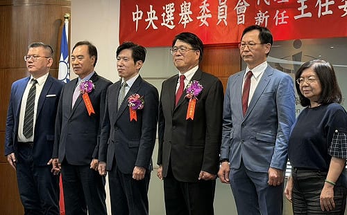 就任中選會主委！游盈隆直言：用國籍法處理李貞秀很牽強 