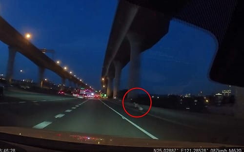 國道路肩漫步！行人不熟路況誤闖 警開罰最高6000元