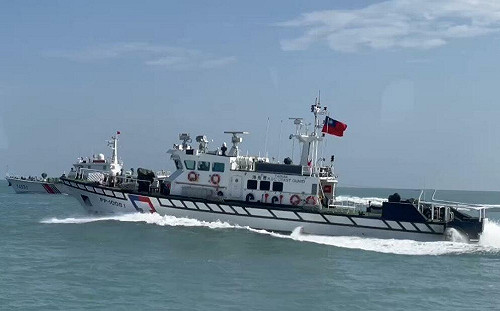 中國海警假借漁汛期執法巡查越界侵擾  金門海巡「一對一」併航驅離