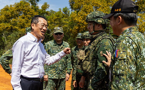 國防部長顧立雄視導北區聯合測考中心　肯定官兵戰訓成效